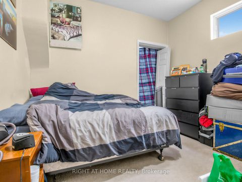 Photo 7 at 96 Massey Street, Niagara, Toronto