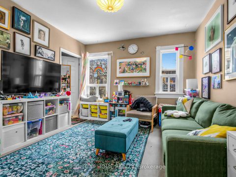 Photo 11 at 96 Massey Street, Niagara, Toronto