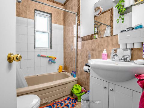 Photo 18 at 96 Massey Street, Niagara, Toronto