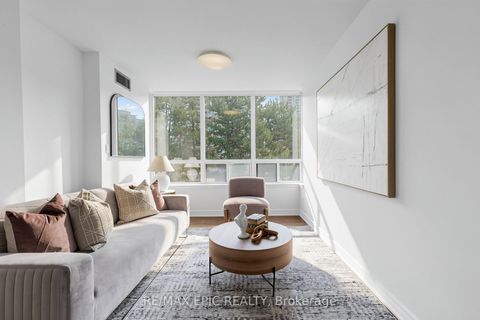 Photo 2 at 216 - 7 Bishop Avenue, Newtonbrook East, Toronto