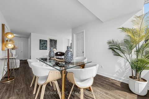 Photo 8 at 216 - 7 Bishop Avenue, Newtonbrook East, Toronto