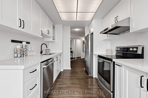 Photo 9 at 216 - 7 Bishop Avenue, Newtonbrook East, Toronto