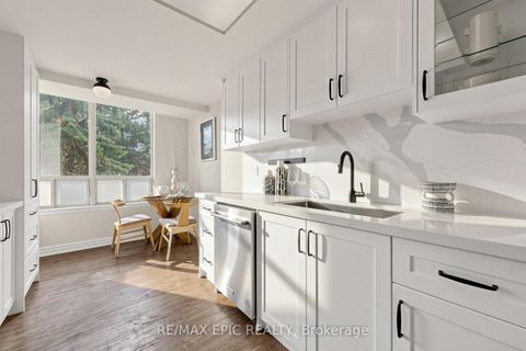 Photo 10 at 216 - 7 Bishop Avenue, Newtonbrook East, Toronto