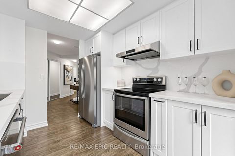 Photo 11 at 216 - 7 Bishop Avenue, Newtonbrook East, Toronto