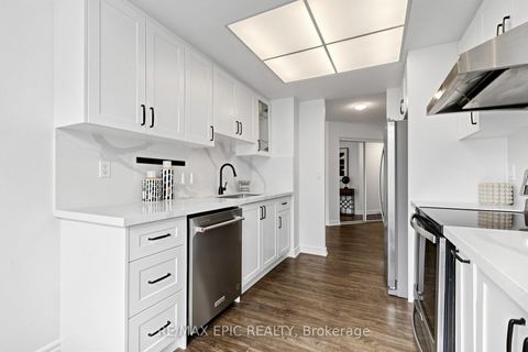 Photo 12 at 216 - 7 Bishop Avenue, Newtonbrook East, Toronto