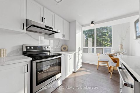 Photo 13 at 216 - 7 Bishop Avenue, Newtonbrook East, Toronto