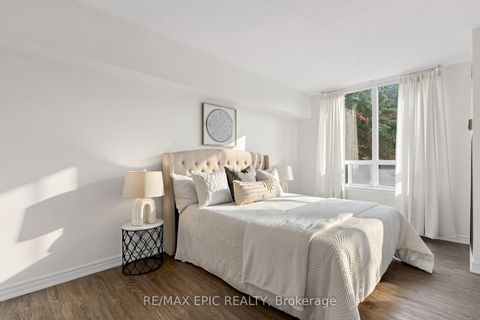 Photo 15 at 216 - 7 Bishop Avenue, Newtonbrook East, Toronto