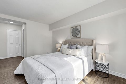 Photo 16 at 216 - 7 Bishop Avenue, Newtonbrook East, Toronto