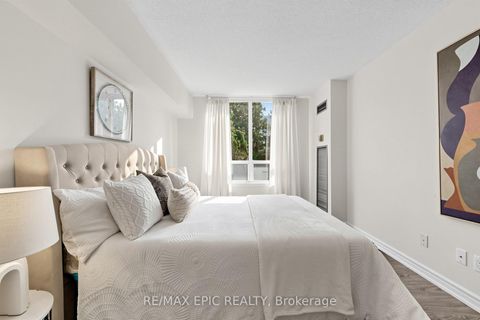 Photo 17 at 216 - 7 Bishop Avenue, Newtonbrook East, Toronto