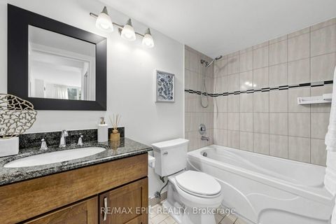Photo 18 at 216 - 7 Bishop Avenue, Newtonbrook East, Toronto