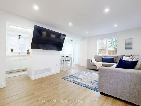 Photo 2 at 9 Booth Lane, Painswick South, Barrie