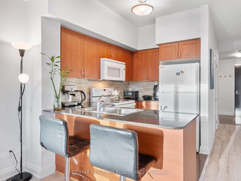 Photo 4 at 1110 - 20 NORTH PARK Road, Beverley Glen, Vaughan