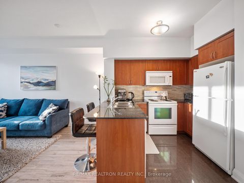 Photo 7 at 1110 - 20 NORTH PARK Road, Beverley Glen, Vaughan