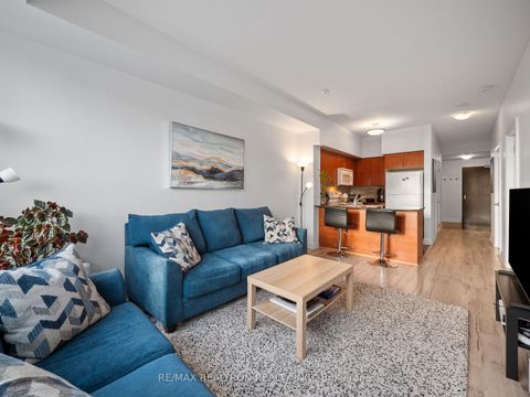 Photo 11 at 1110 - 20 NORTH PARK Road, Beverley Glen, Vaughan