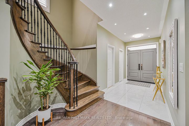 Photo 6 at 46 Lisson Crescent, Credit Valley, Brampton