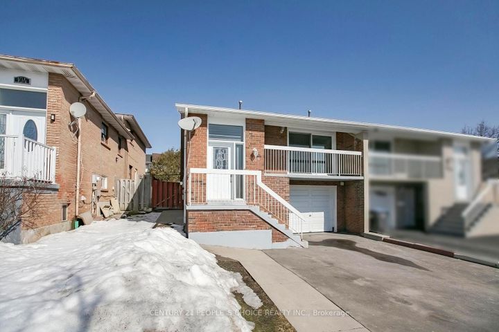 Photo 2 at 106 Winterfold Drive, Madoc, Brampton