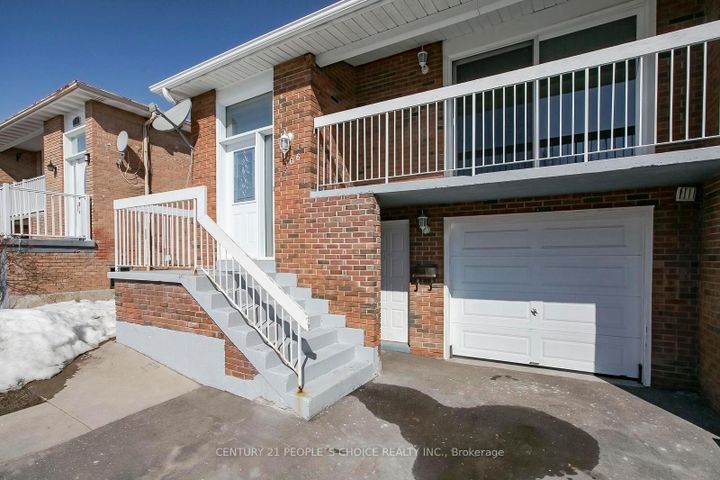 Photo 3 at 106 Winterfold Drive, Madoc, Brampton