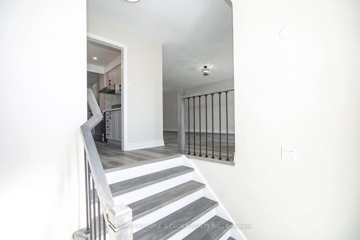 Photo 7 at 106 Winterfold Drive, Madoc, Brampton