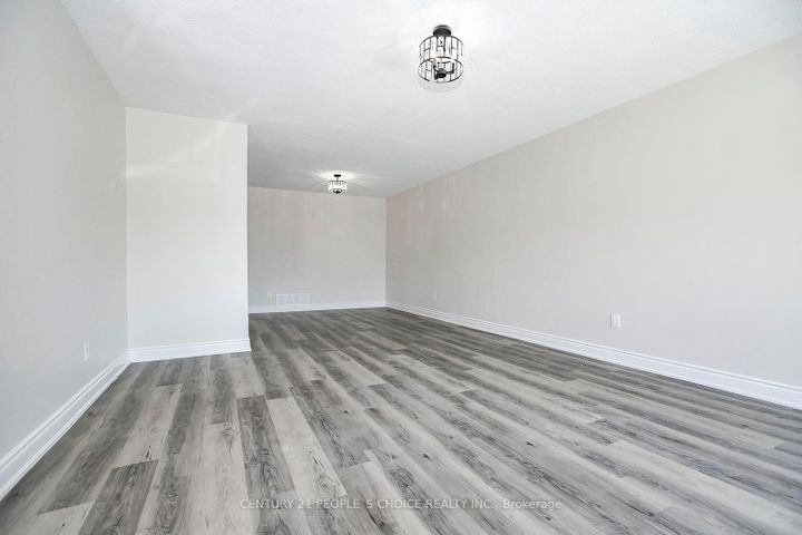 Photo 9 at 106 Winterfold Drive, Madoc, Brampton