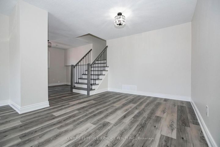 Photo 11 at 106 Winterfold Drive, Madoc, Brampton