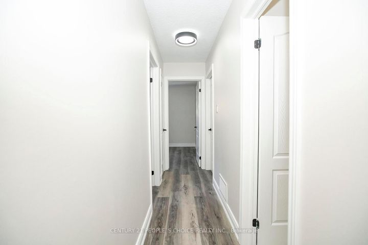 Photo 20 at 106 Winterfold Drive, Madoc, Brampton