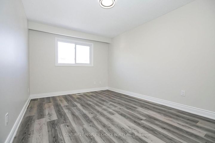 Photo 21 at 106 Winterfold Drive, Madoc, Brampton