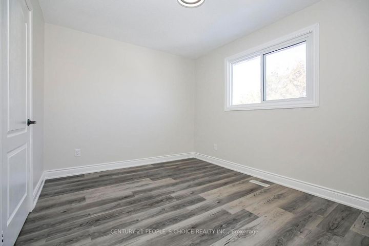 Photo 28 at 106 Winterfold Drive, Madoc, Brampton