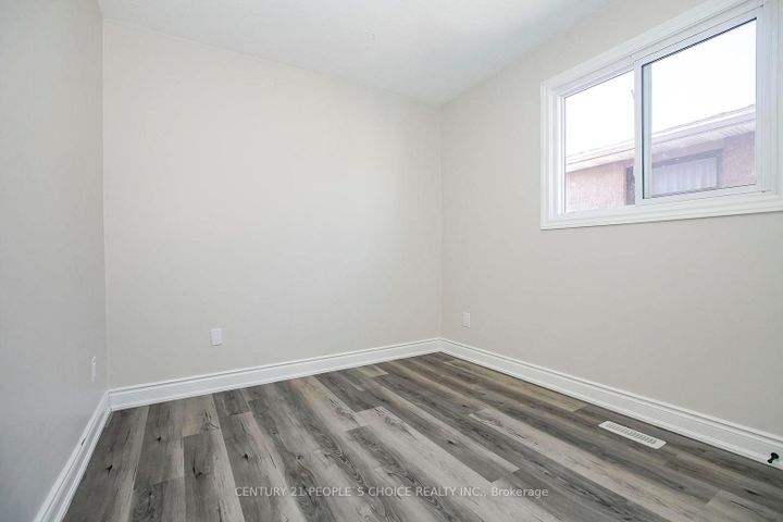 Photo 30 at 106 Winterfold Drive, Madoc, Brampton