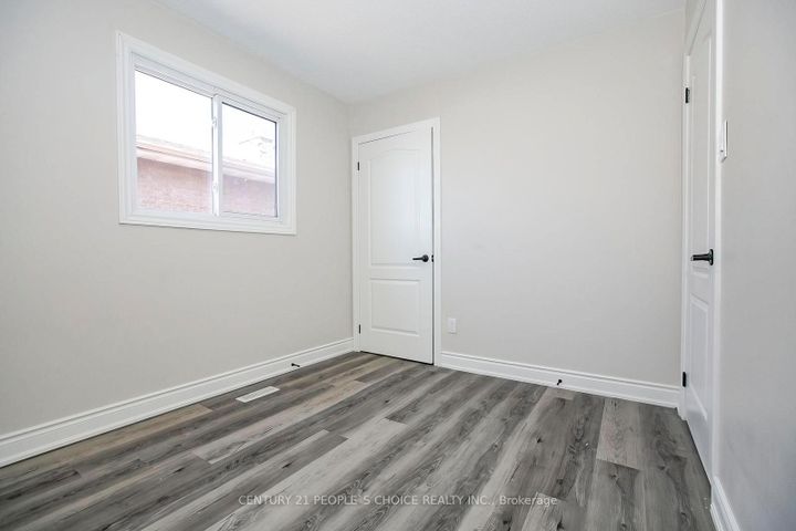 Photo 31 at 106 Winterfold Drive, Madoc, Brampton