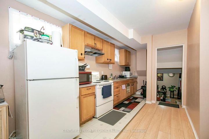 Photo 33 at 106 Winterfold Drive, Madoc, Brampton