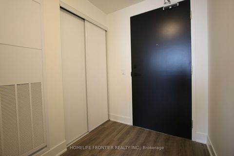 Photo 3 at 220 - 185 Deerfield Road, Central Newmarket, Newmarket