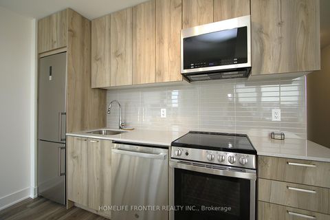 Photo 7 at 220 - 185 Deerfield Road, Central Newmarket, Newmarket