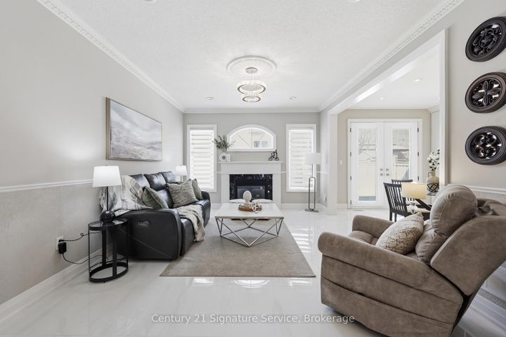 Photo 6 at 50 Chateau Drive, Vellore Village, Vaughan