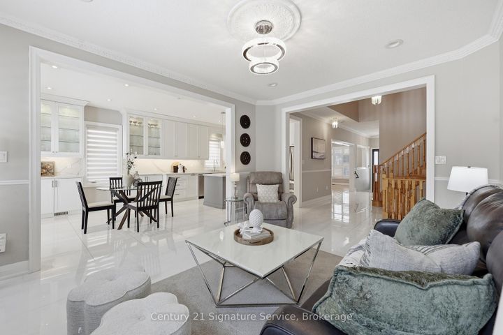 Photo 7 at 50 Chateau Drive, Vellore Village, Vaughan