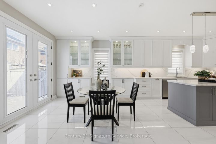 Photo 9 at 50 Chateau Drive, Vellore Village, Vaughan