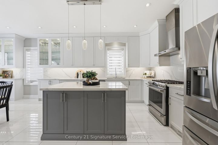 Photo 10 at 50 Chateau Drive, Vellore Village, Vaughan