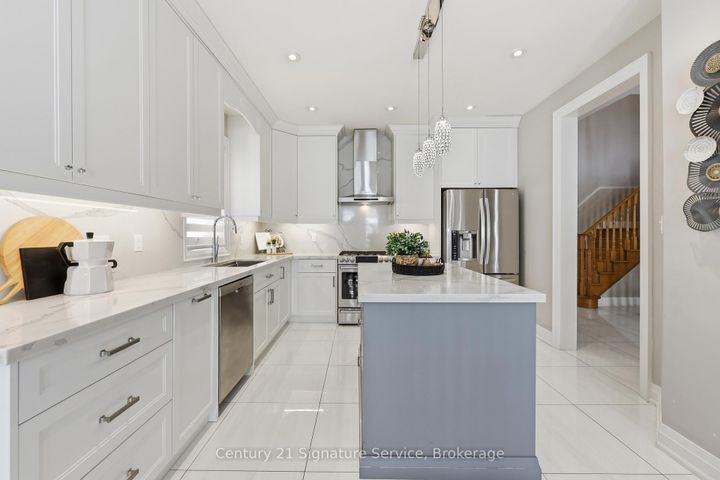 Photo 12 at 50 Chateau Drive, Vellore Village, Vaughan