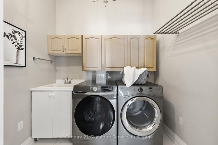 Photo 14 at 50 Chateau Drive, Vellore Village, Vaughan