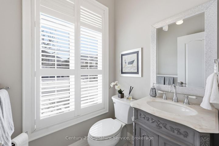 Photo 15 at 50 Chateau Drive, Vellore Village, Vaughan