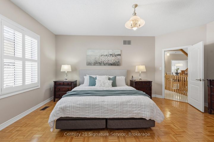 Photo 16 at 50 Chateau Drive, Vellore Village, Vaughan