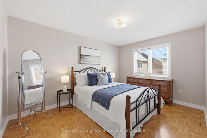 Photo 18 at 50 Chateau Drive, Vellore Village, Vaughan