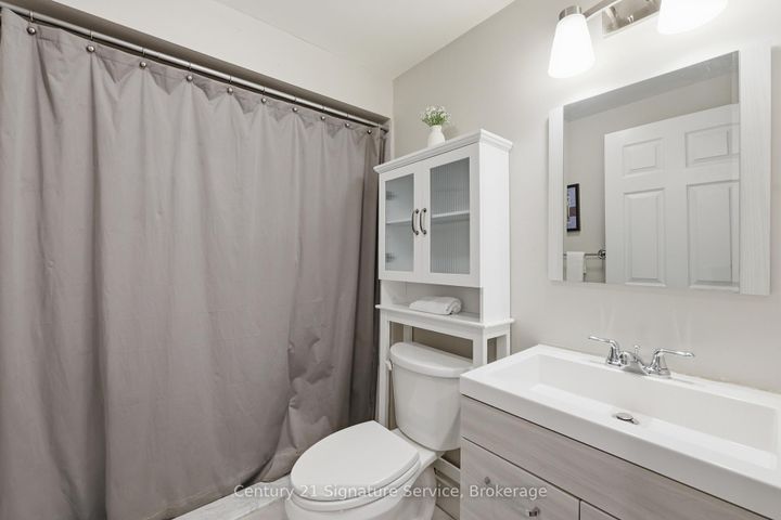 Photo 24 at 50 Chateau Drive, Vellore Village, Vaughan