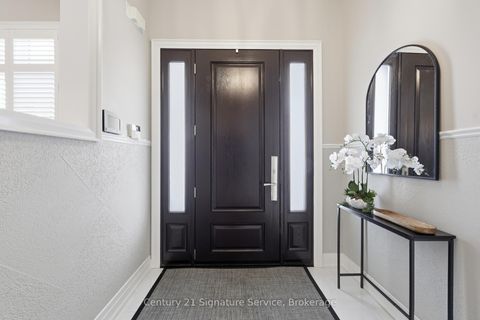 Photo 3 at 50 Chateau Drive, Vellore Village, Vaughan