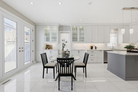 Photo 9 at 50 Chateau Drive, Vellore Village, Vaughan