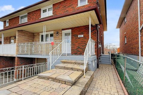 Photo 4 at 194A Magnolia Avenue, Kennedy Park, Toronto