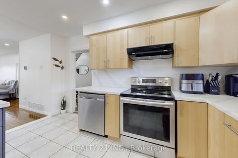 Photo 18 at 194A Magnolia Avenue, Kennedy Park, Toronto