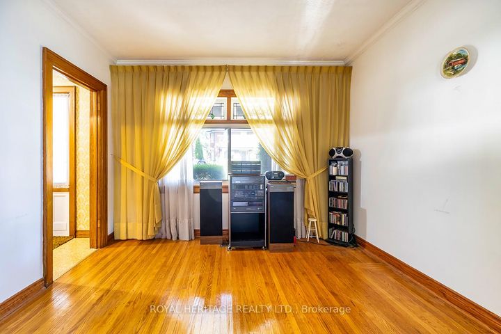 Photo 5 at 39 Kelsonia Avenue, Cliffcrest, Toronto