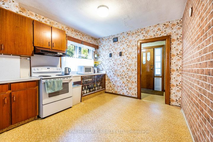 Photo 6 at 39 Kelsonia Avenue, Cliffcrest, Toronto