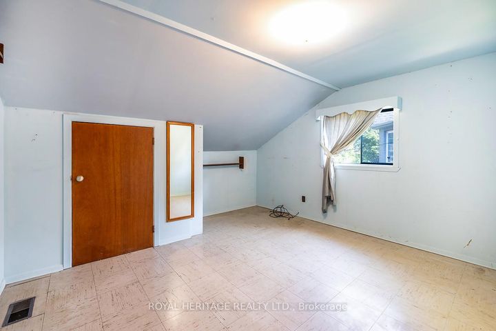 Photo 8 at 39 Kelsonia Avenue, Cliffcrest, Toronto