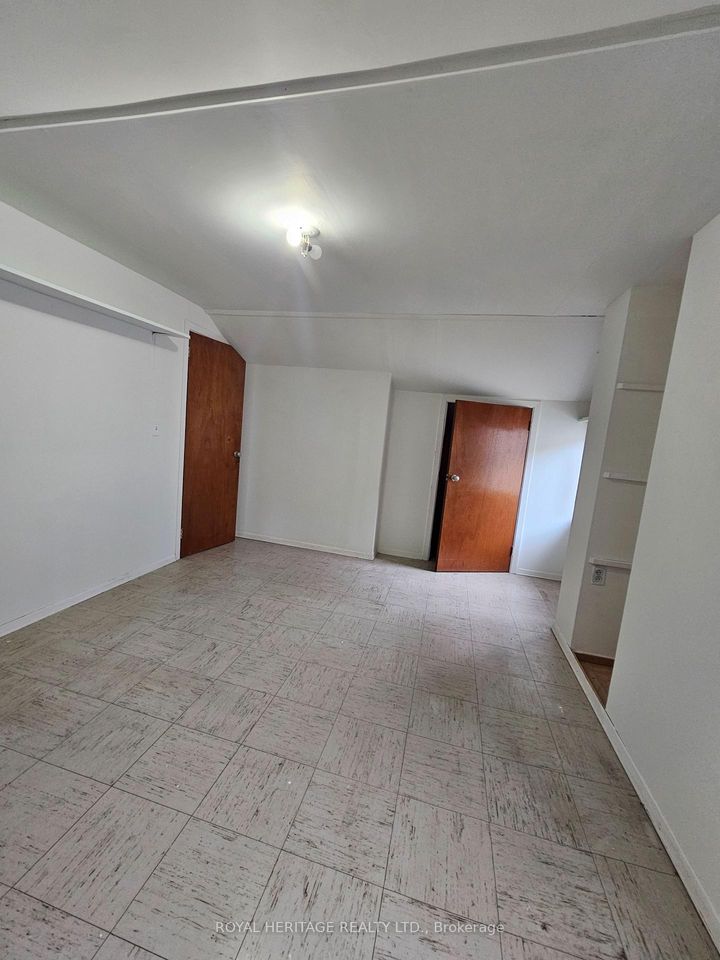 Photo 10 at 39 Kelsonia Avenue, Cliffcrest, Toronto